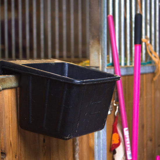 Hanging Portable Manger Black