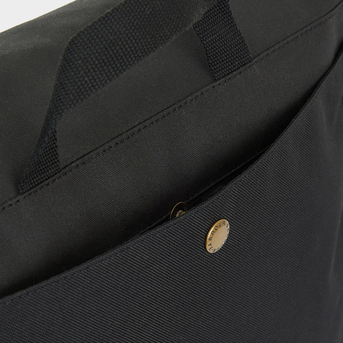Essential Wax Messenger Bag Black