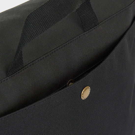 Essential Wax Messenger Bag Black