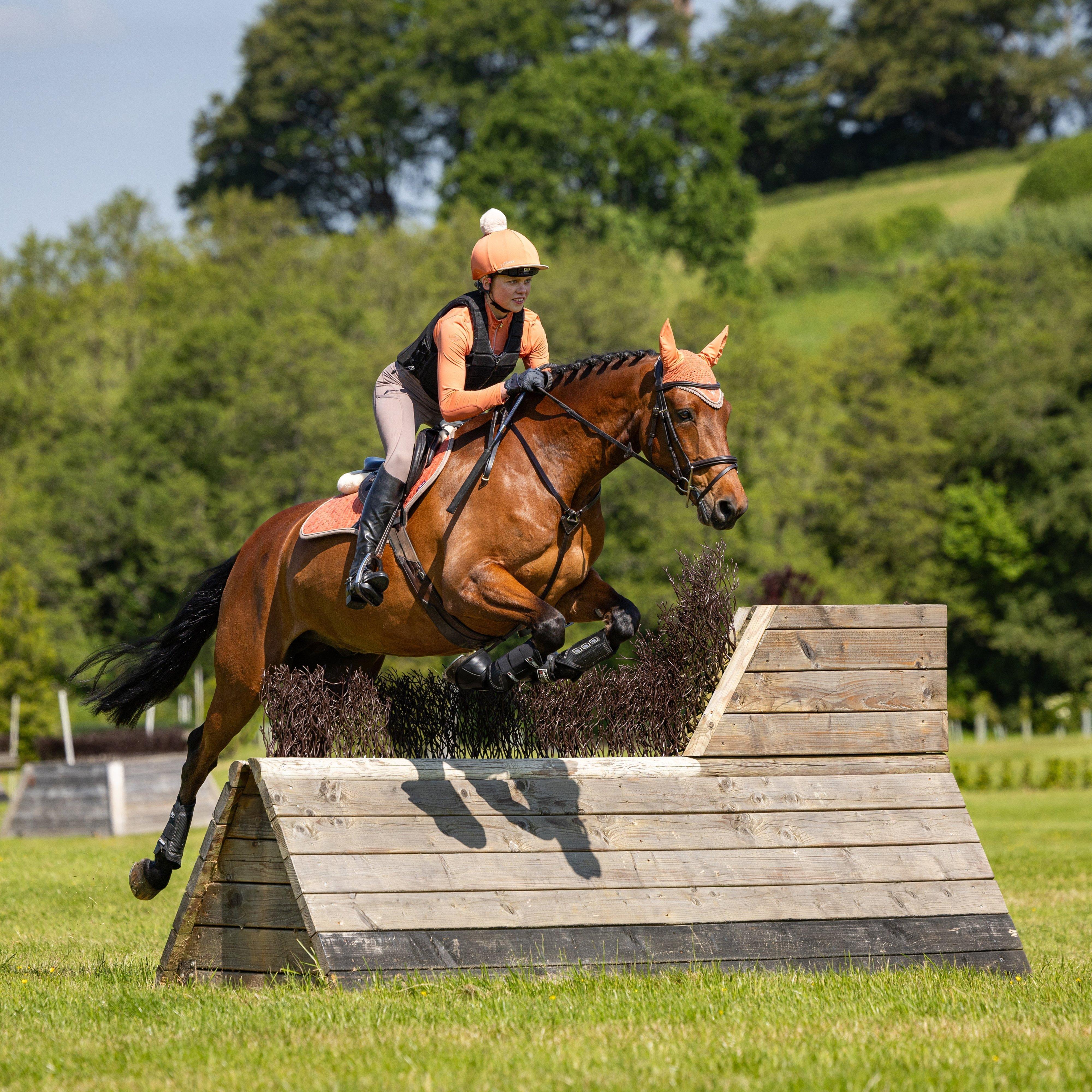 Suede Close Contact Saddle Pad Apricot