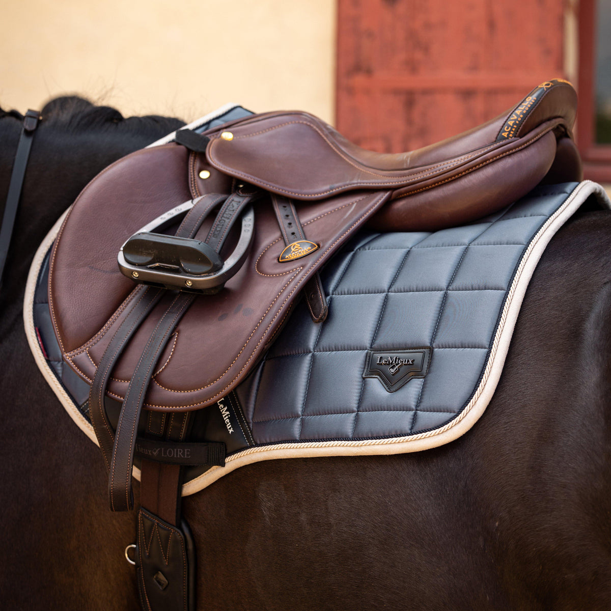 Loire Classic Close Contact Saddle Pad Jay Blue