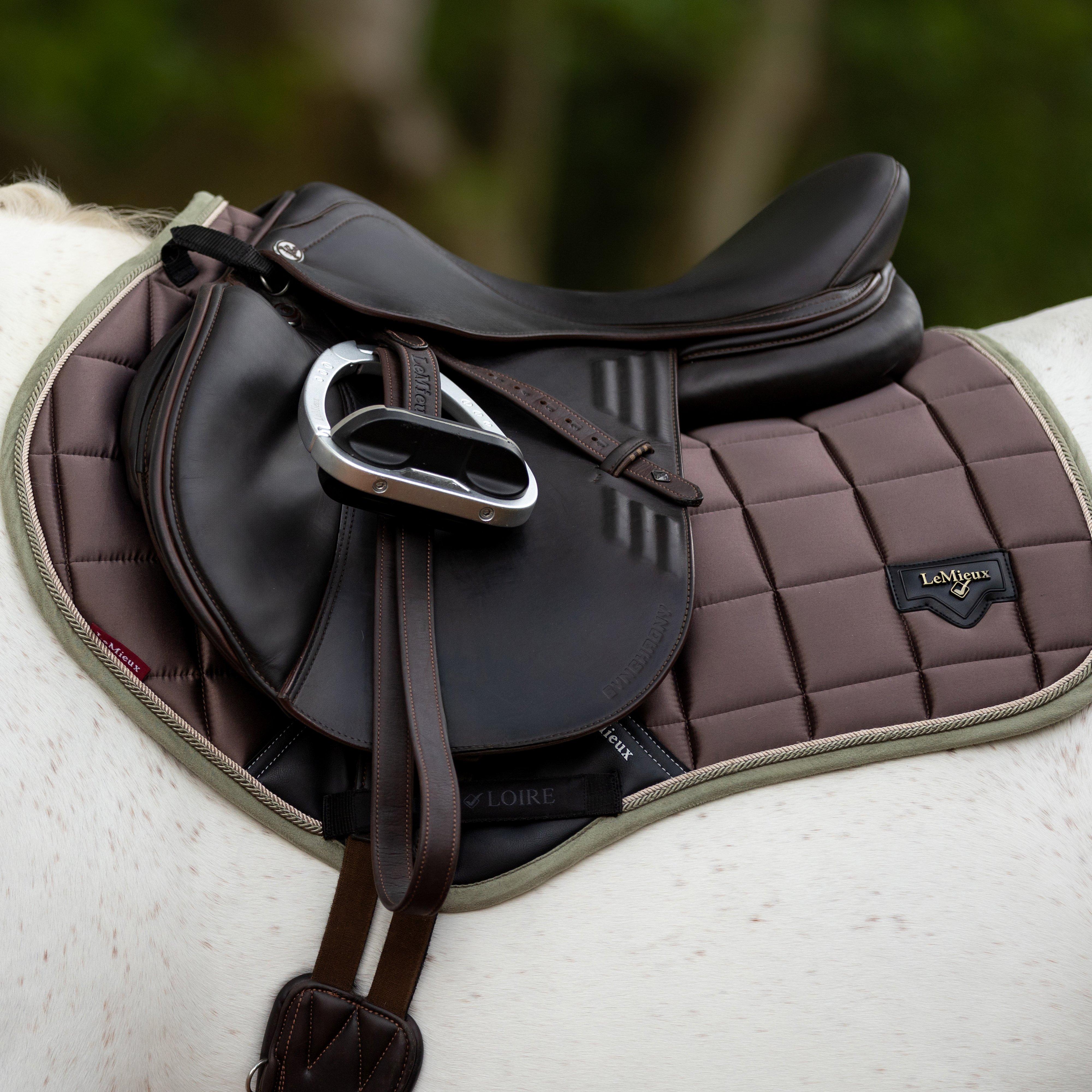 Loire Classic Close Contact Saddle Pad Walnut