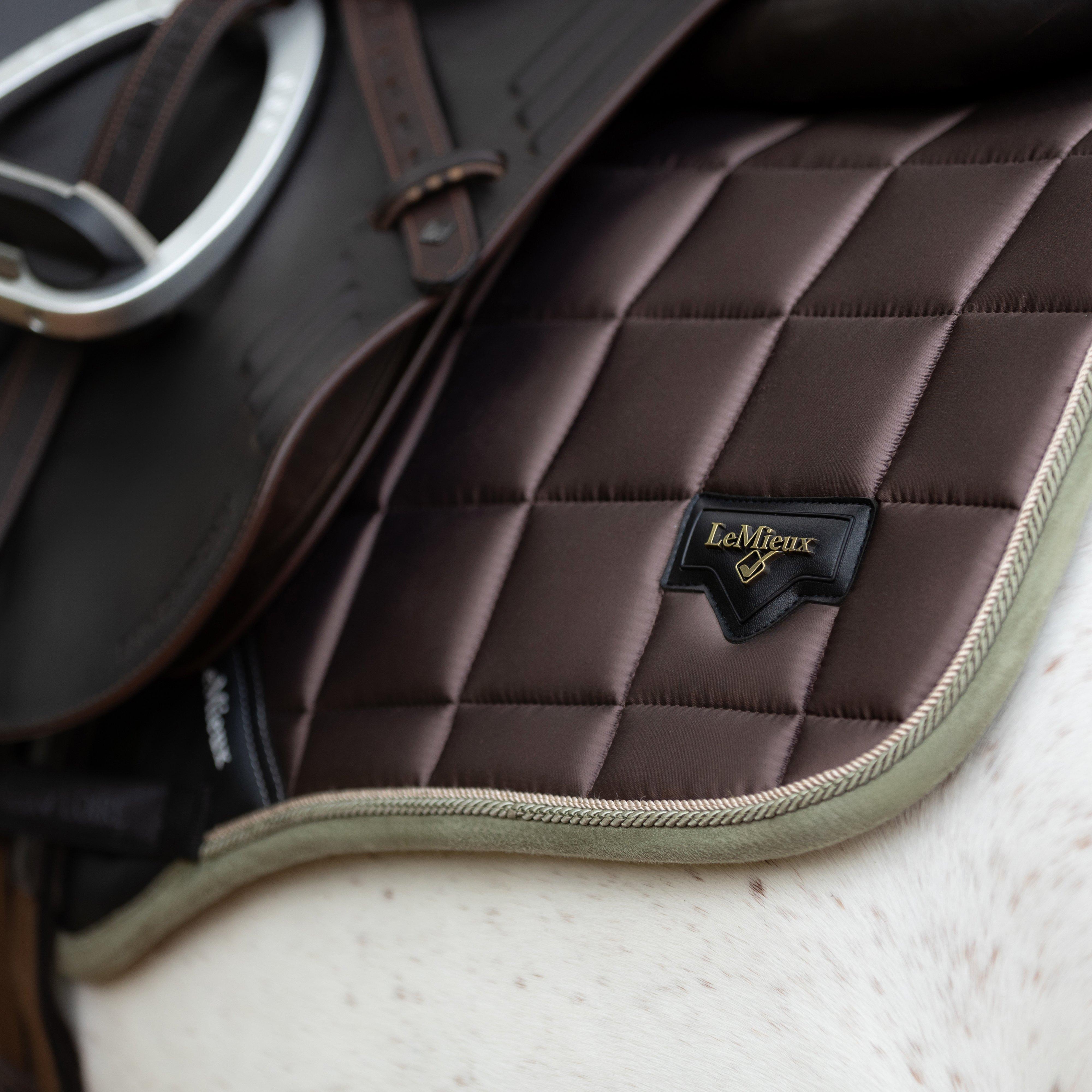 Loire Classic Close Contact Saddle Pad Walnut