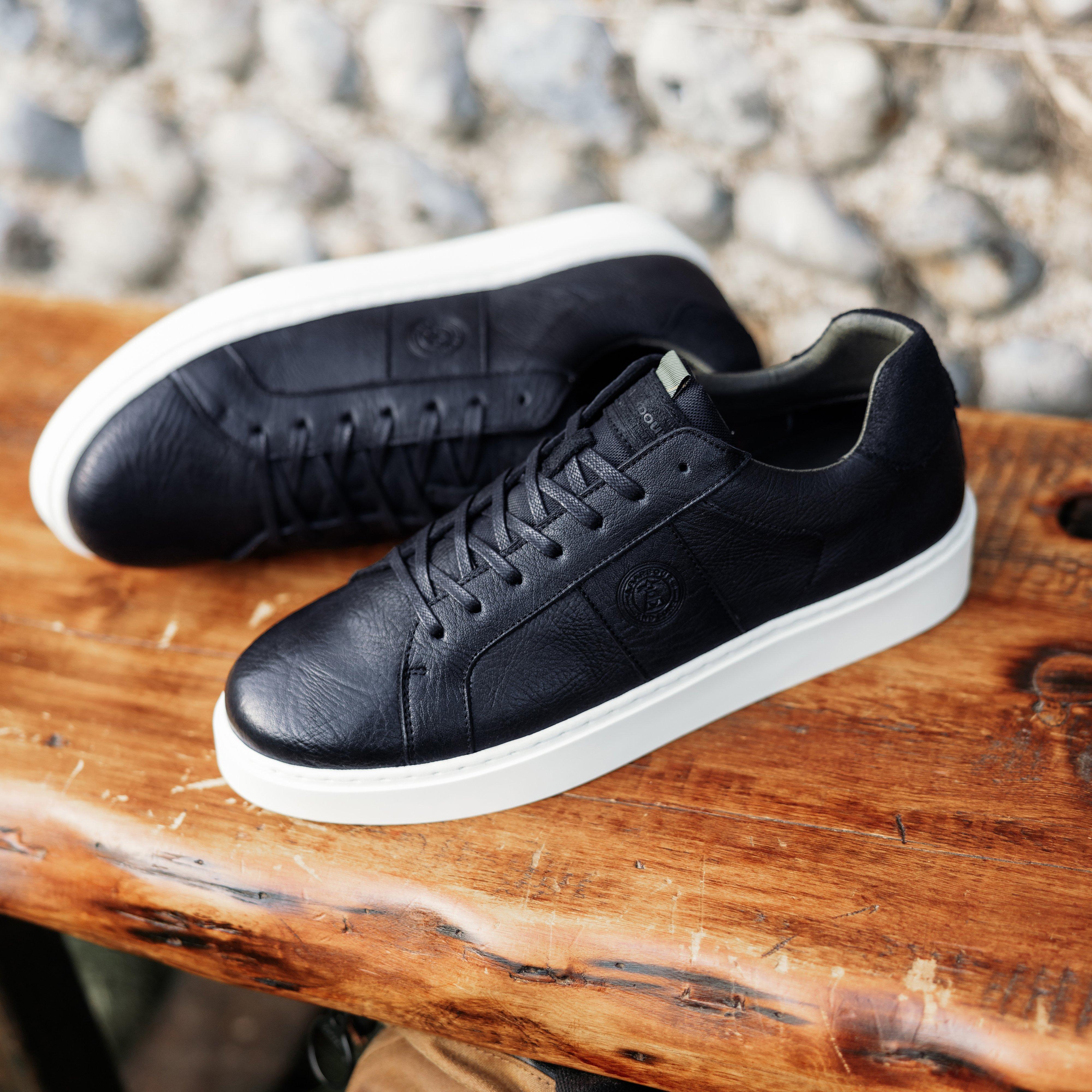 Mens Pointing Sneaker Black