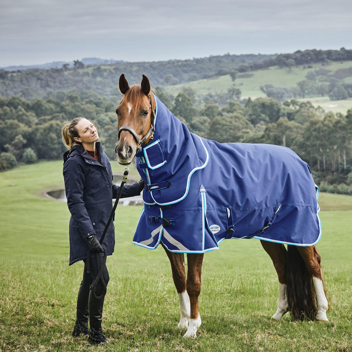 ComFiTec Ultra Hardi Detach-A-Neck 100g Medium/Light Weight Turnout Rug Blue/Bright Blue/White