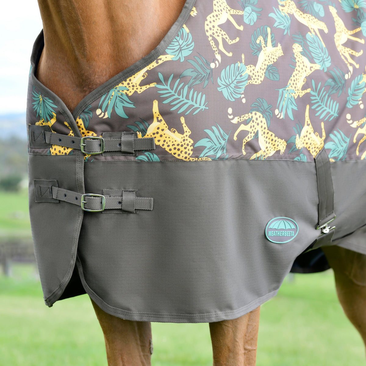 ComFiTec Tyro Combo Neck Medium Weight 200g Turnout Rug Jungle Print