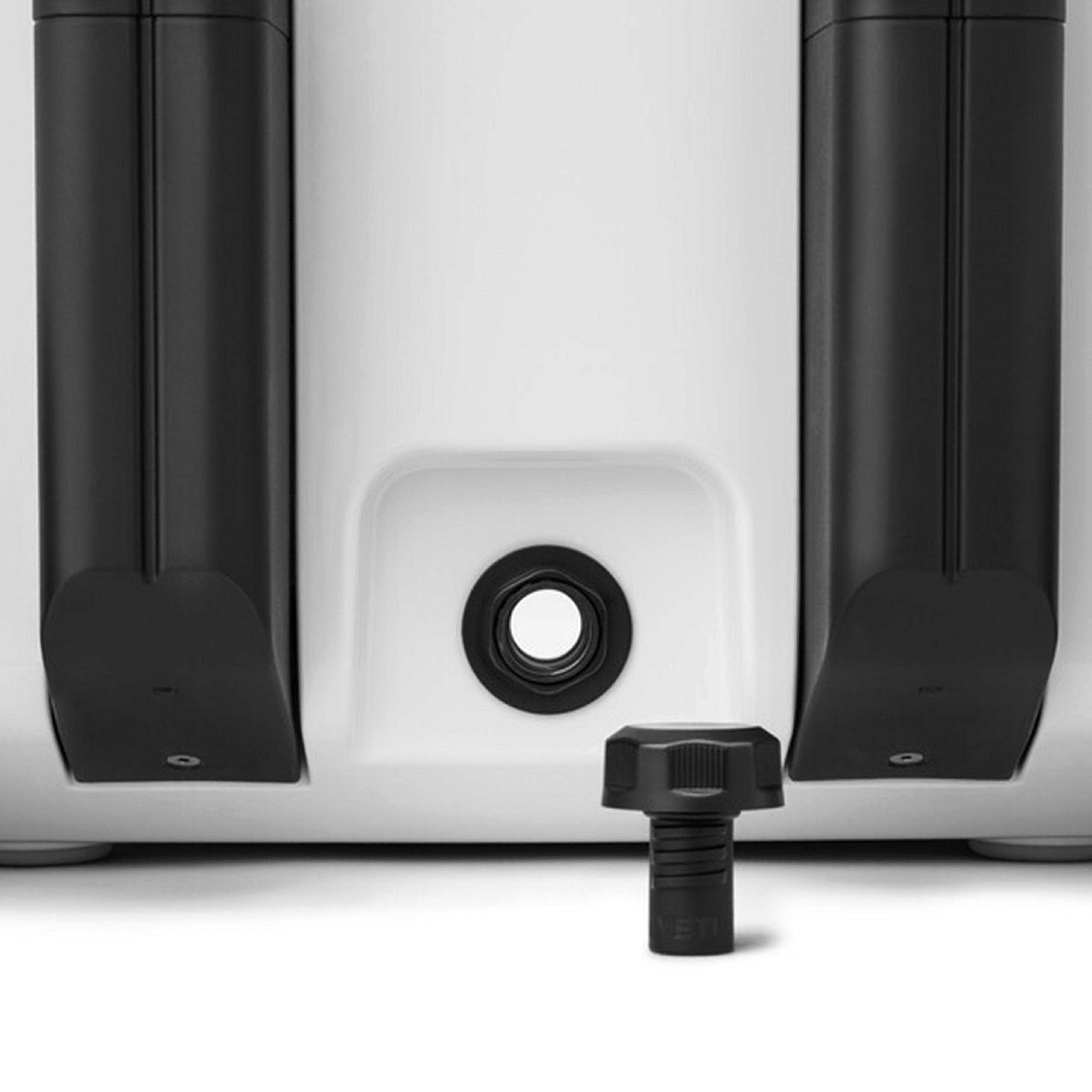 Roadie® 32 Wheeled Cool Box