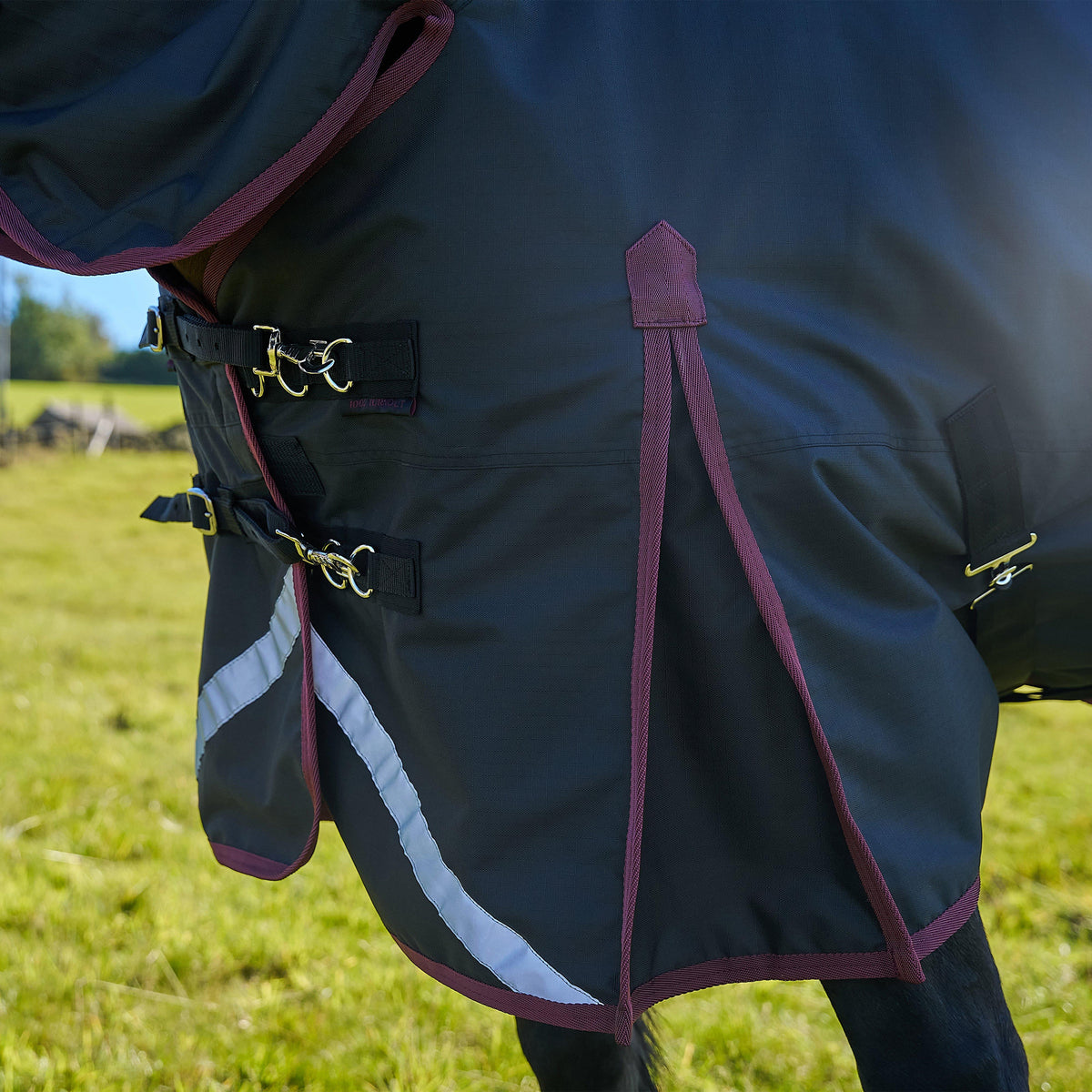 Original 100g Light-Medium Weight Combo Neck Turnout Rug Black/Wine