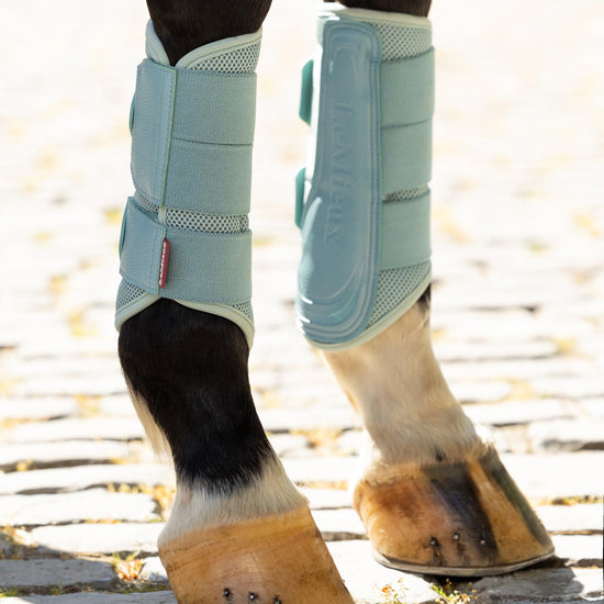 Arika Mesh Brushing Boots Aqua