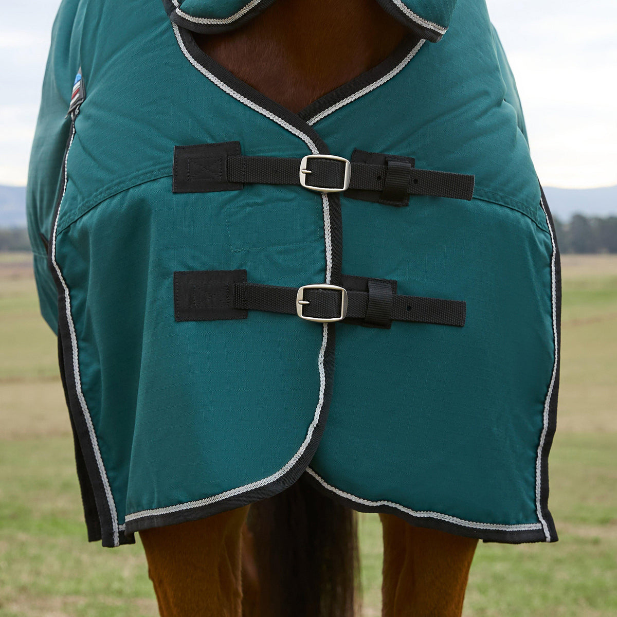 ComFiTec Classic Combo Neck 220g Mediumweight Turnout Rug Dark Blue/Coffee