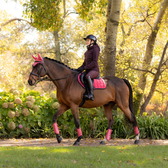 Loire Close Contact Saddle Pad Cranberry
