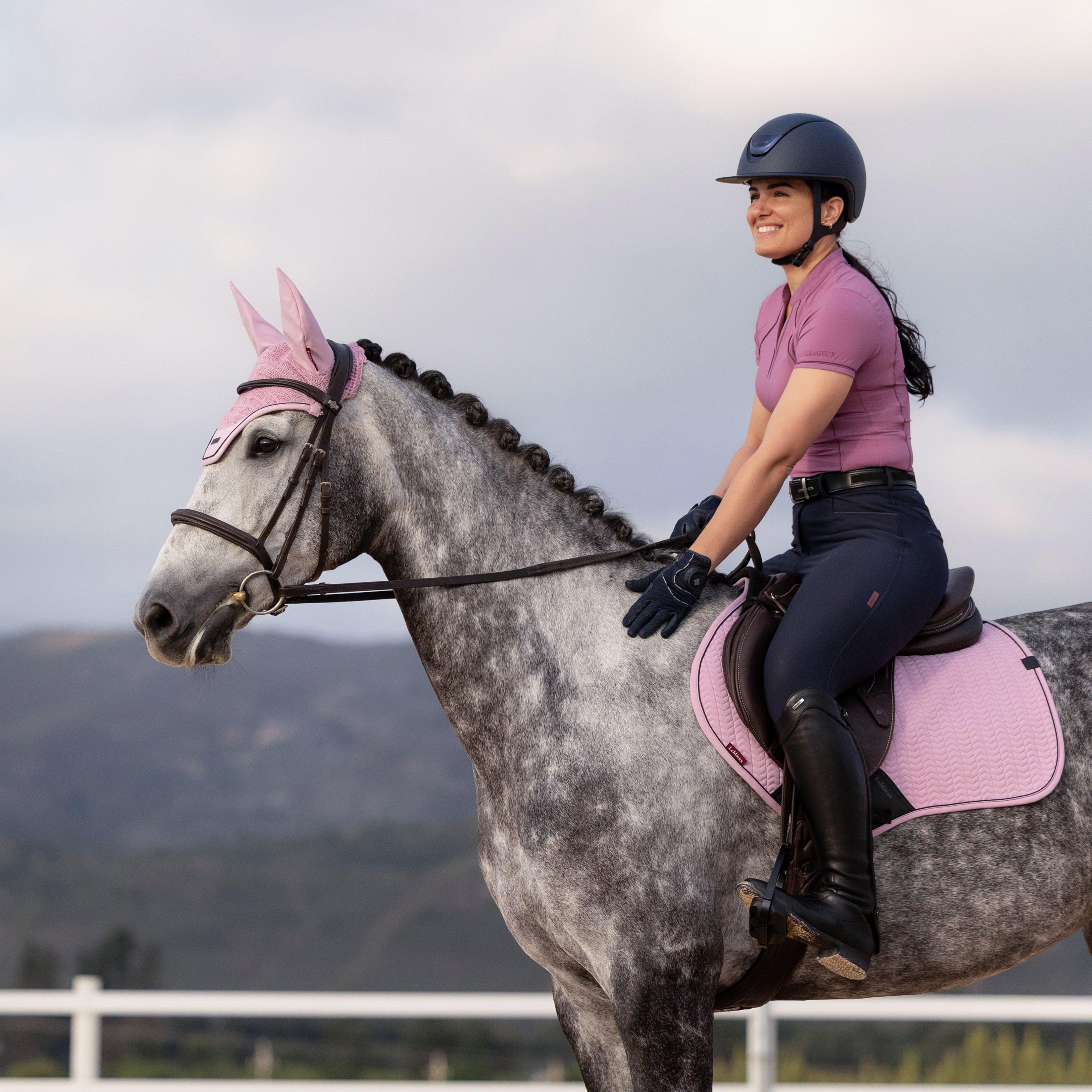 Essence Close Contact Square Saddle Pad Fondant