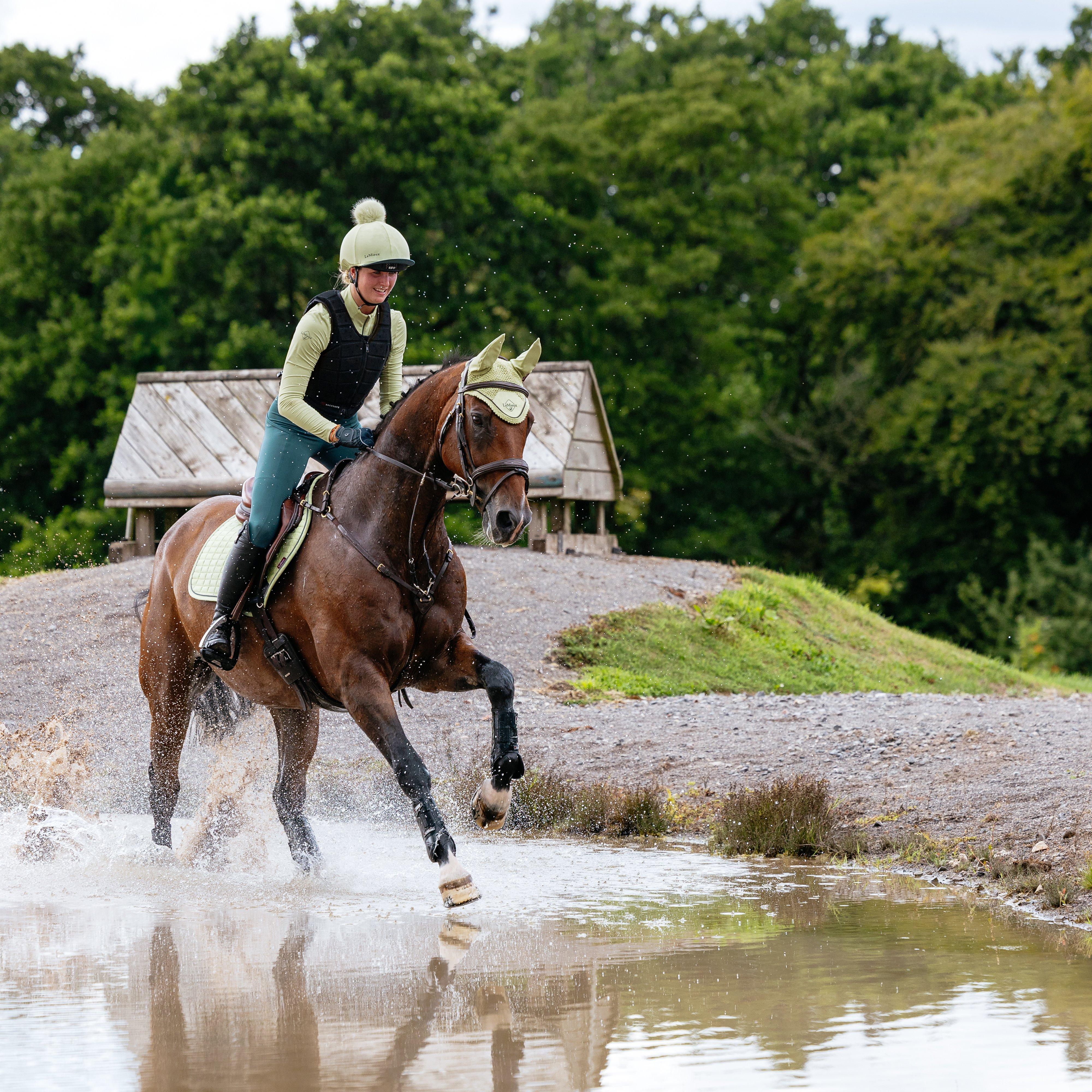 Suede Close Contact Saddle Pad Macaron