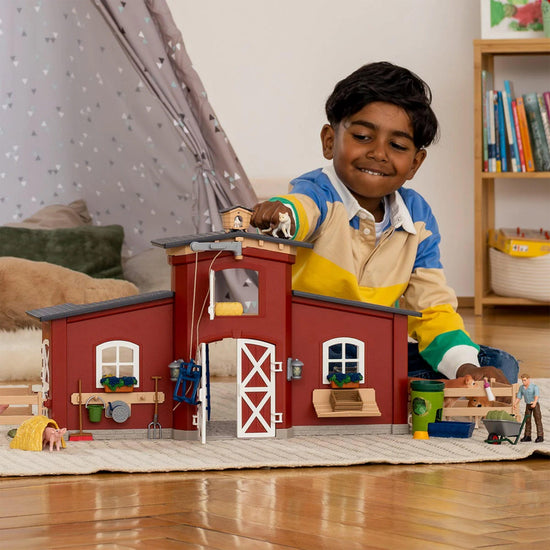 Large Barn with Animals and Accessories