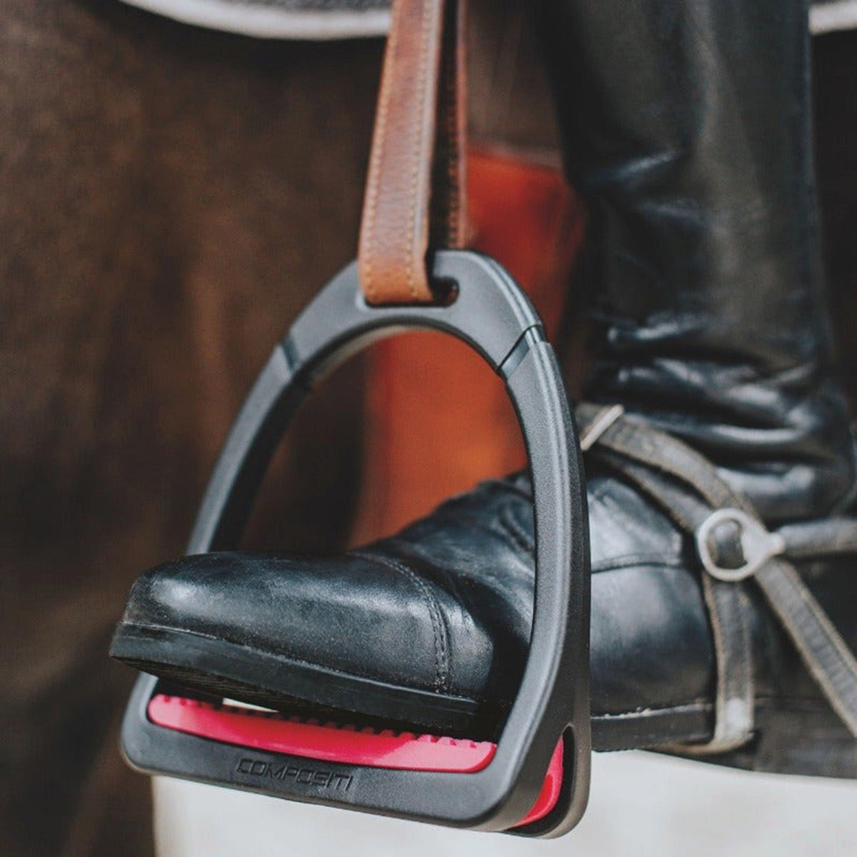 Compositi Premium Profile Stirrup Red