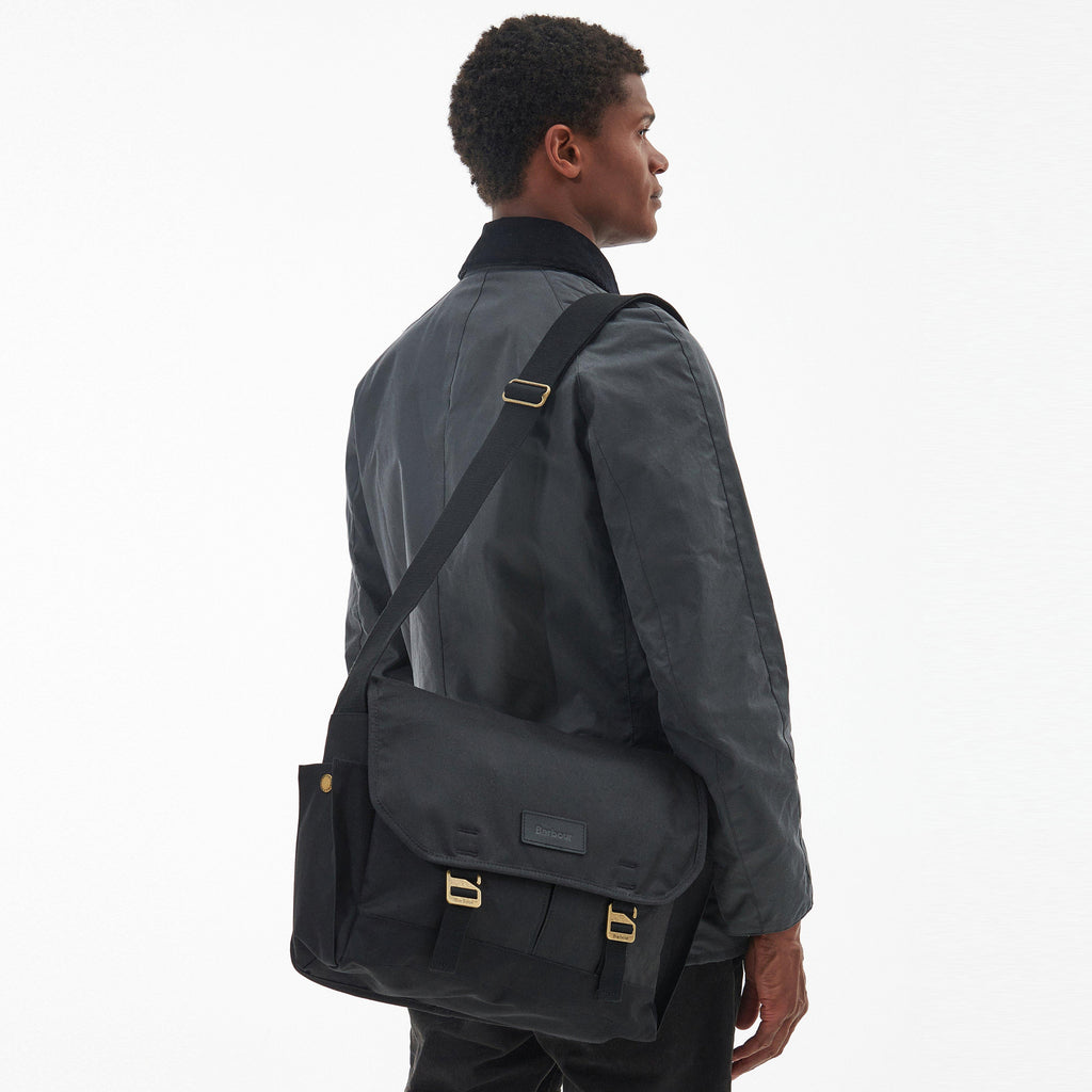Essential Wax Messenger Bag Black