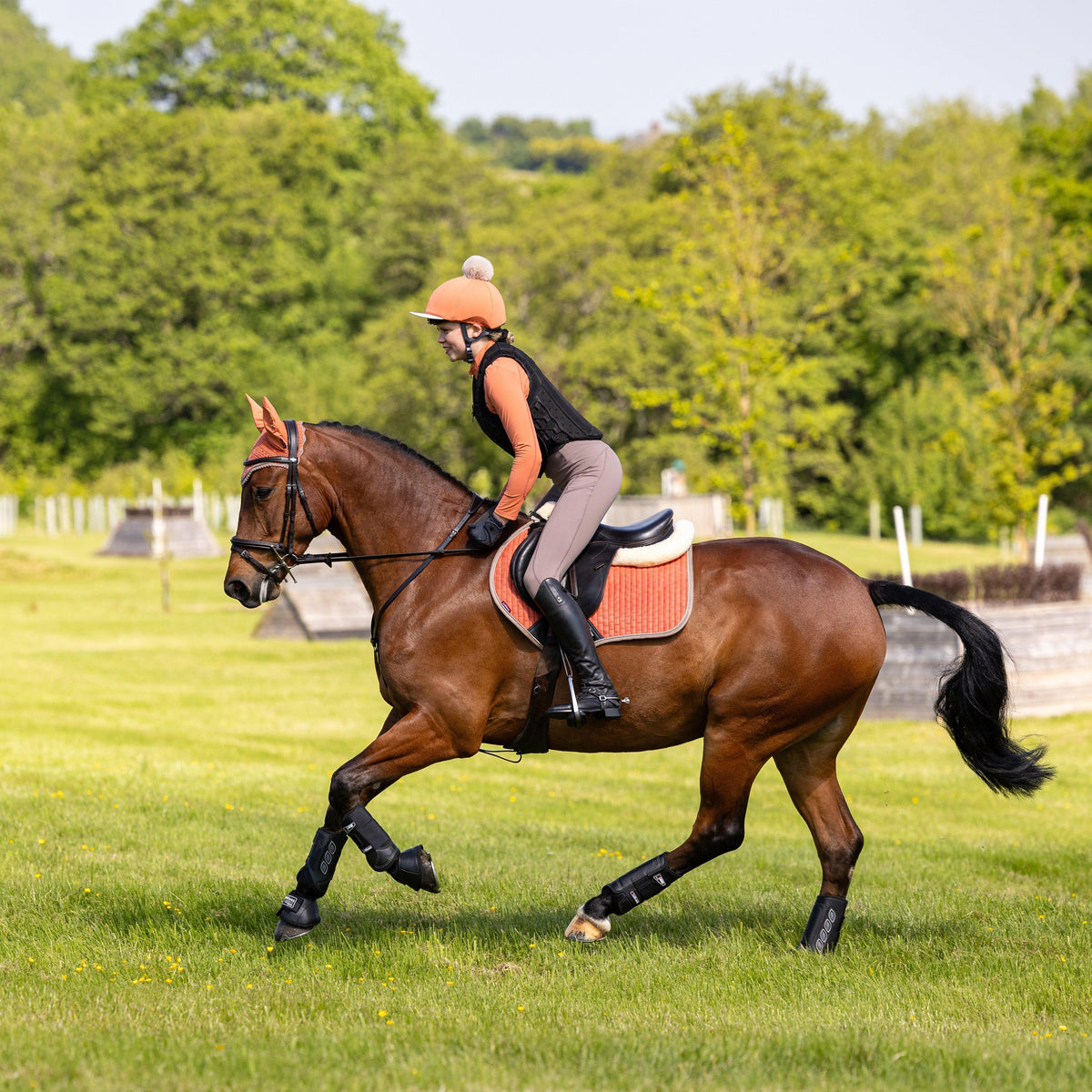Suede Close Contact Saddle Pad Apricot