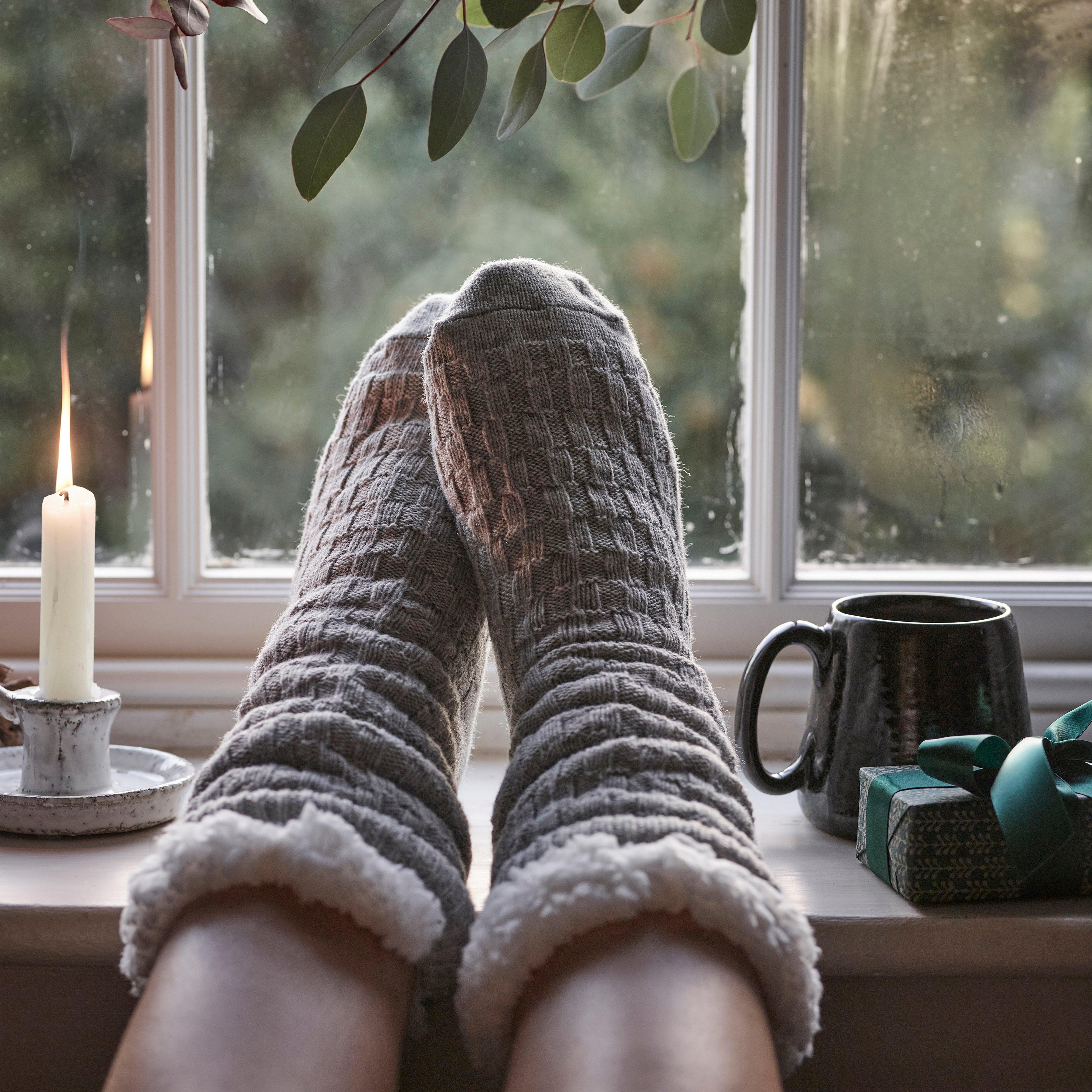 Womens Cable Knit Lounge Socks Light Grey