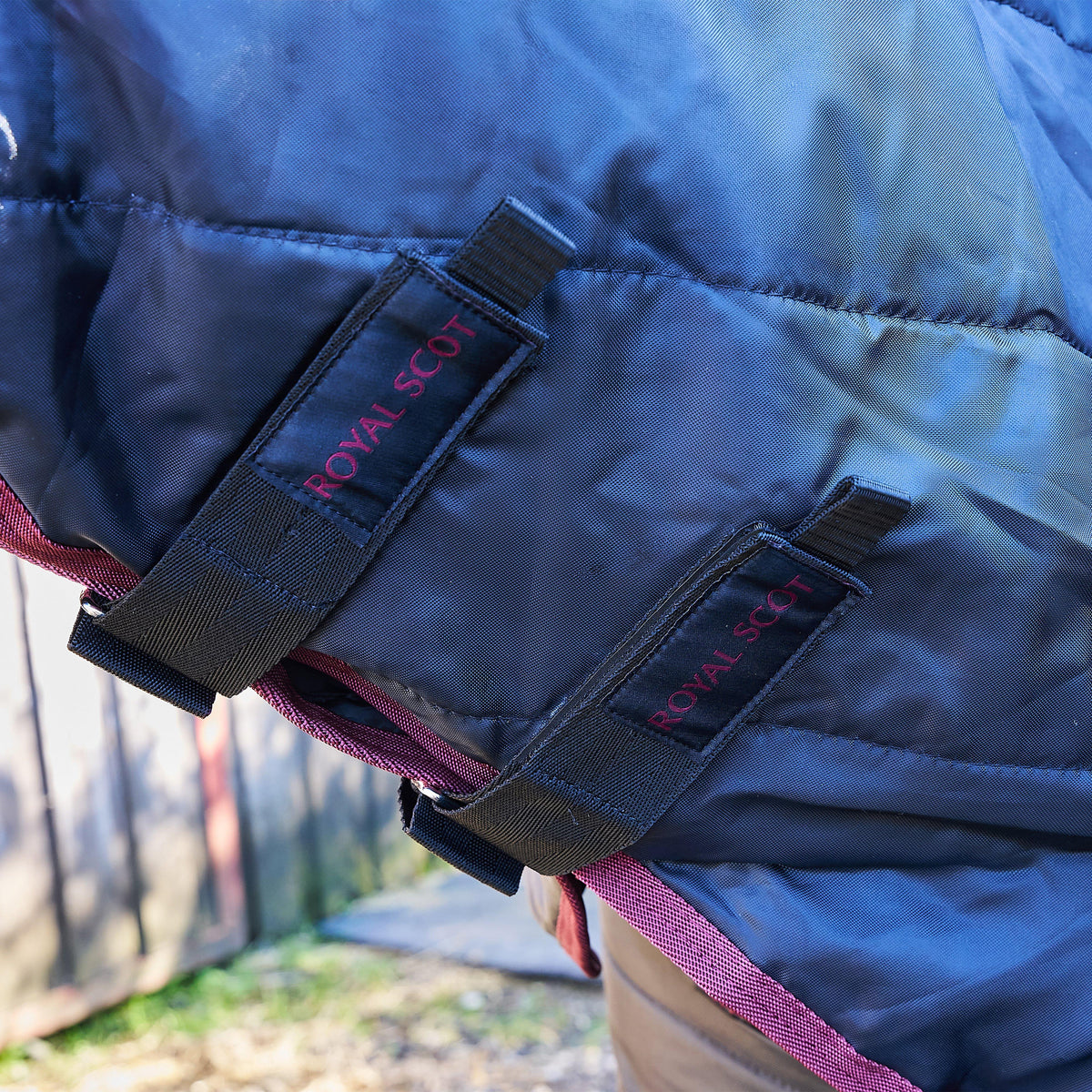 Original 100g Combo Neck Stable Rug Black/Wine