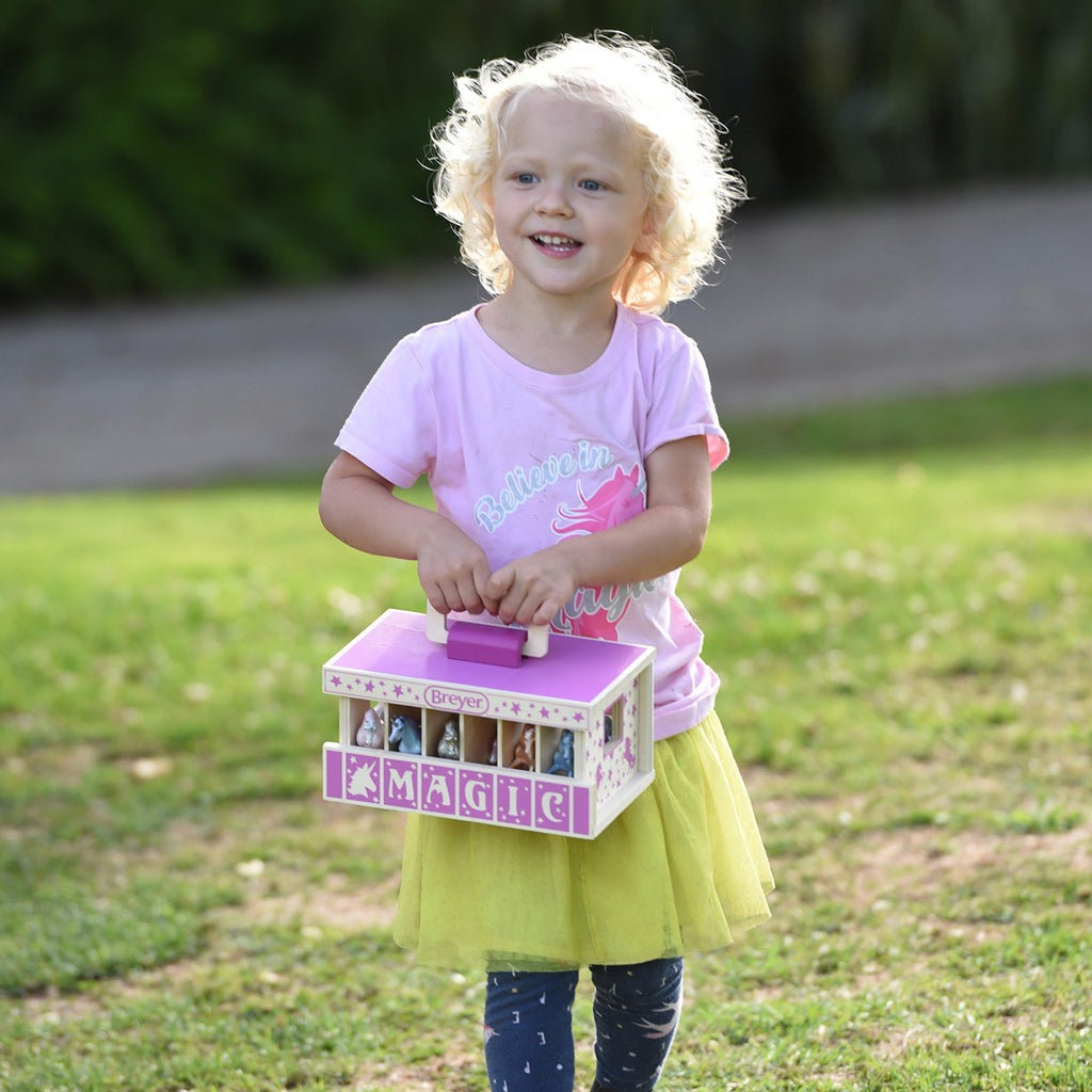 Unicorn Magic Wood Carry Stable With 6 Unicorns