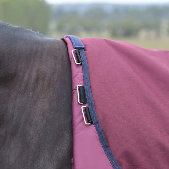 ComFiTec Essential Detach-A-Neck 220g Turnout Rug Burgundy