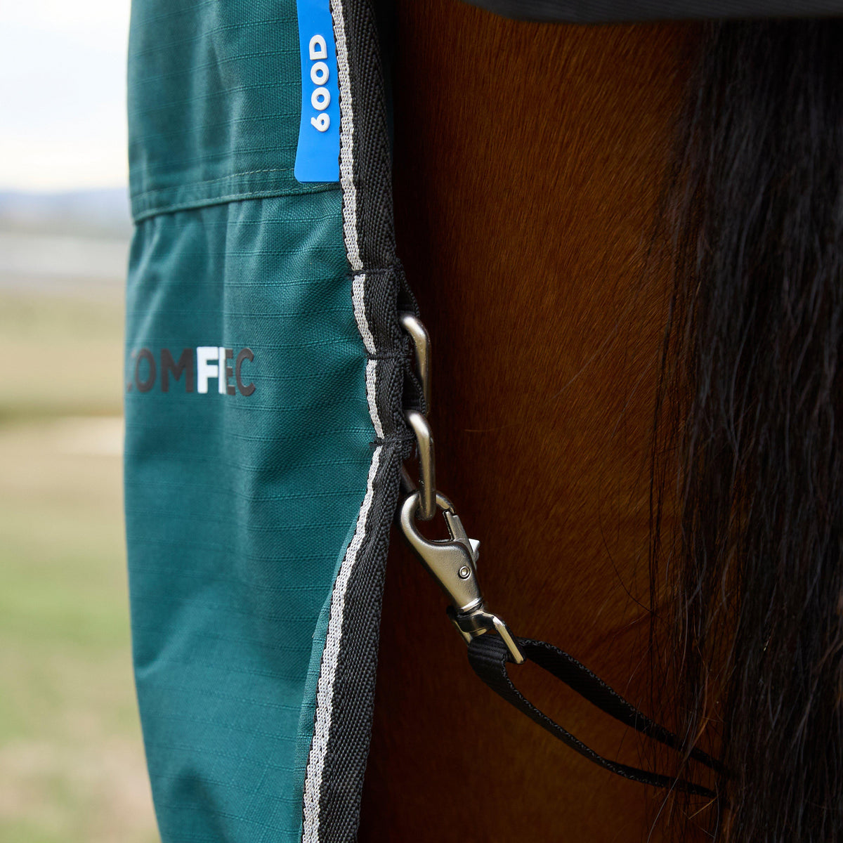 ComFiTec Classic Combo Neck 220g Mediumweight Turnout Rug Dark Blue/Coffee