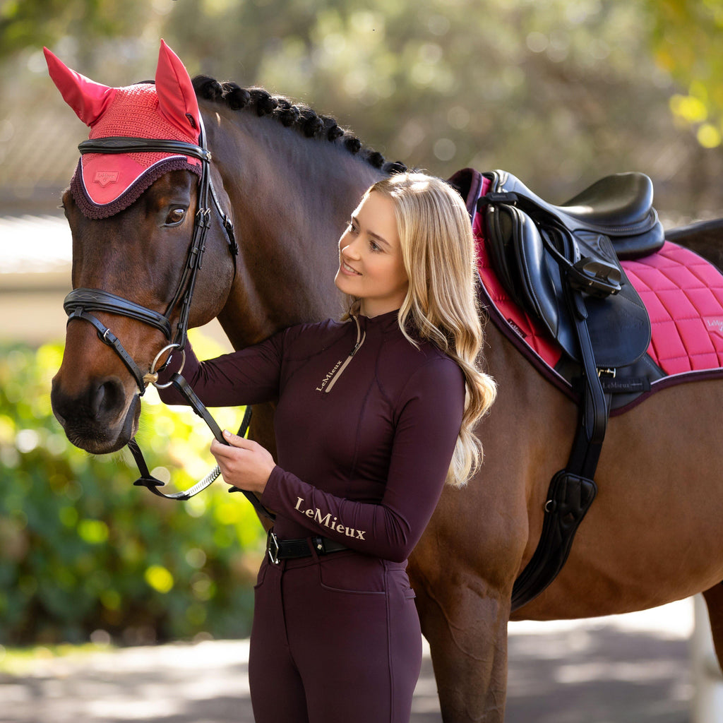 Loire Close Contact Saddle Pad Cranberry