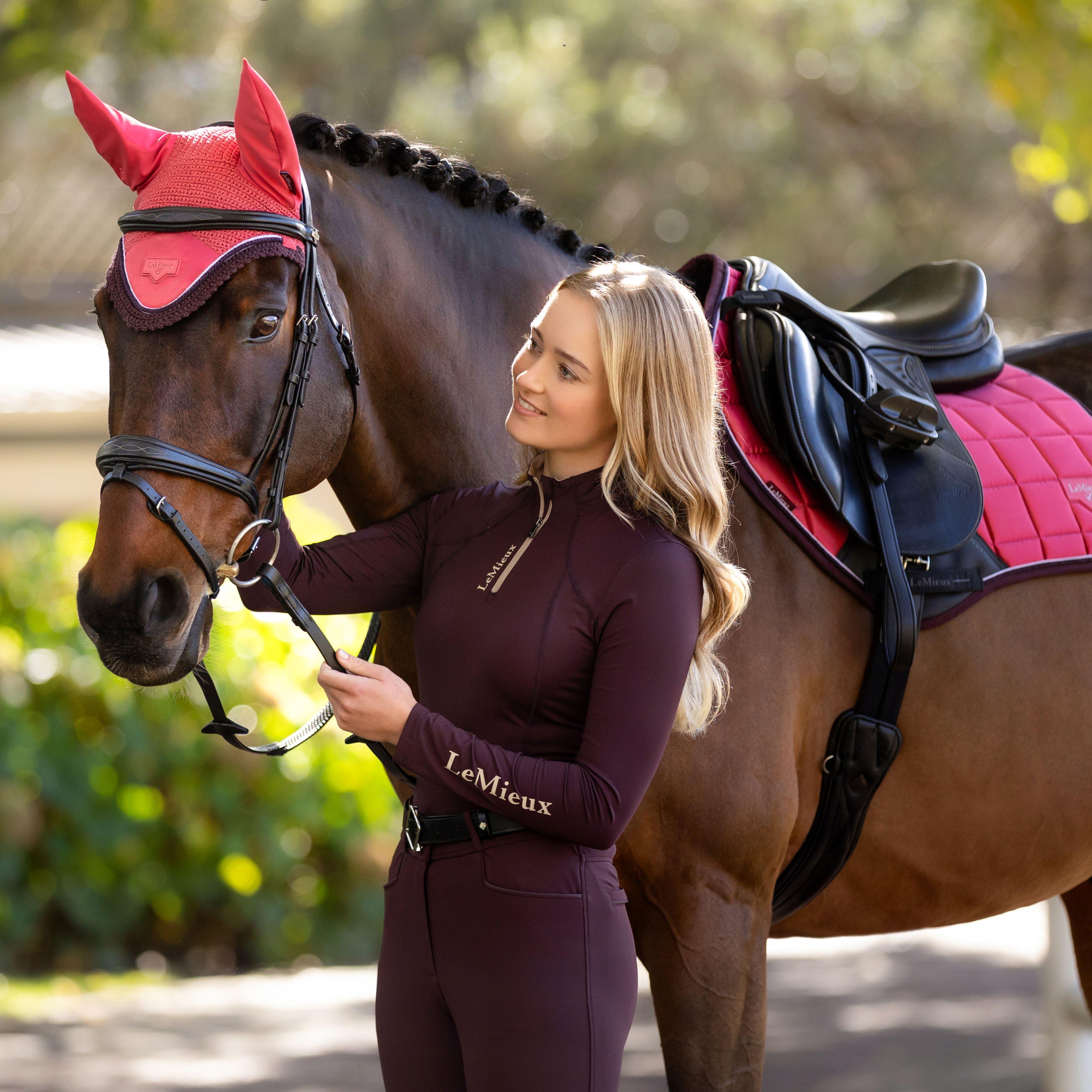 Loire Close Contact Saddle Pad Cranberry