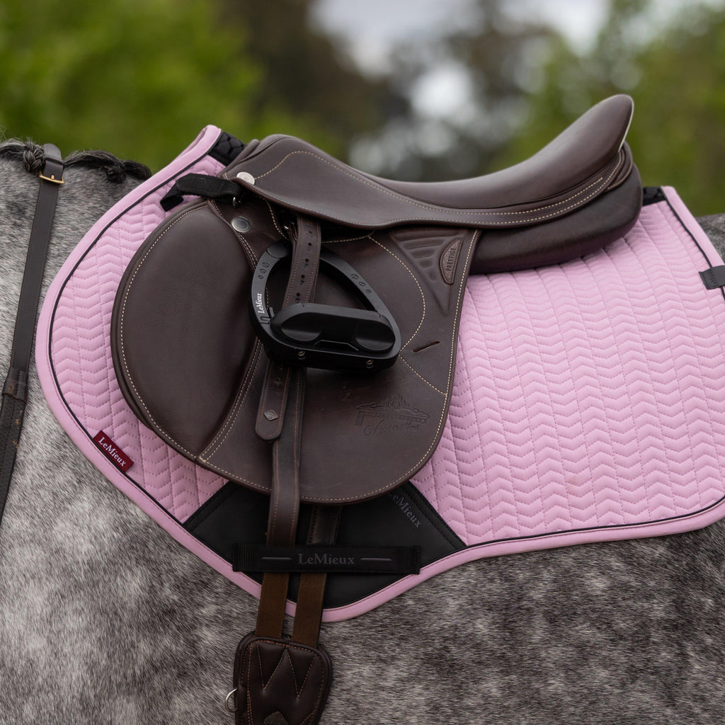 Essence Close Contact Square Saddle Pad Fondant