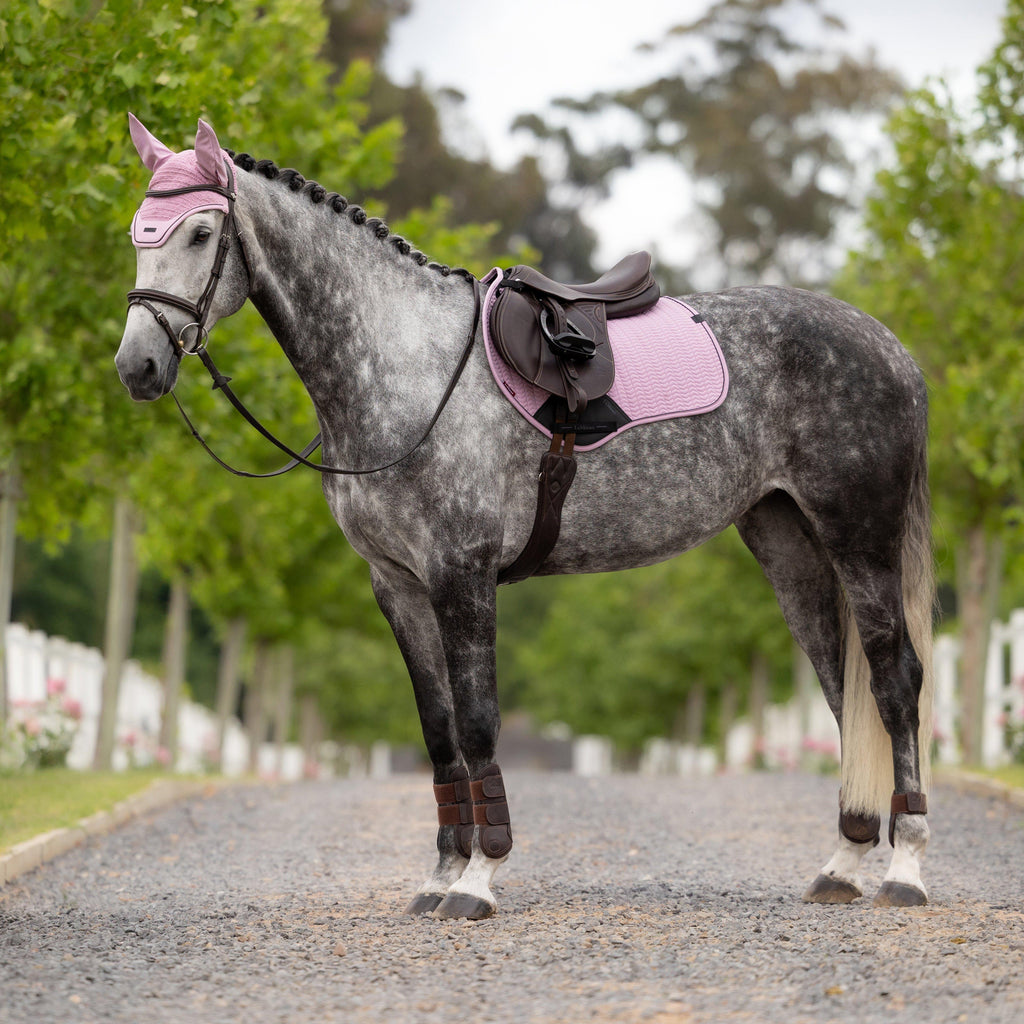 Essence Close Contact Square Saddle Pad Fondant