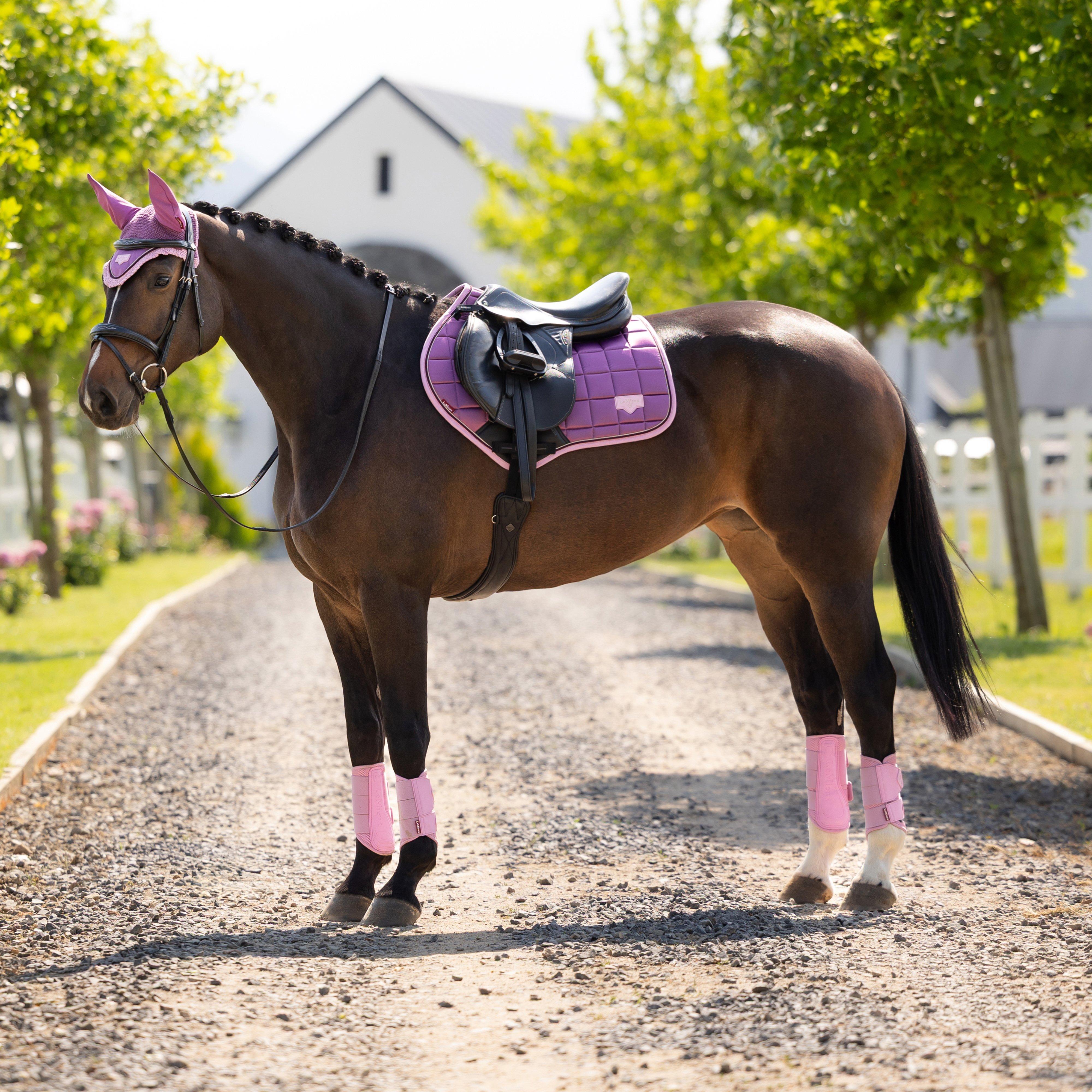 Loire Close Contact Saddle Pad Mallow